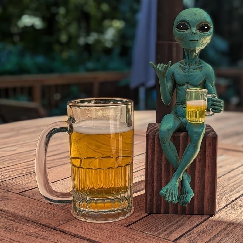 Biertrinkende Statue im Alien-Design, 1 Box, lustige und humorvolle Weltraum-Raumdekoration, Alien-Figur mit Bierkrug, dekorative Figuren, ideales Geschenk für Science-Fiction-Fans