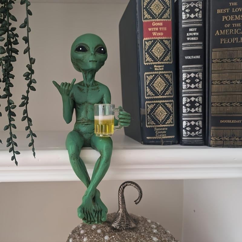 Biertrinkende Statue im Alien-Design, 1 Box, lustige und humorvolle Weltraum-Raumdekoration, Alien-Figur mit Bierkrug, dekorative Figuren, ideales Geschenk für Science-Fiction-Fans