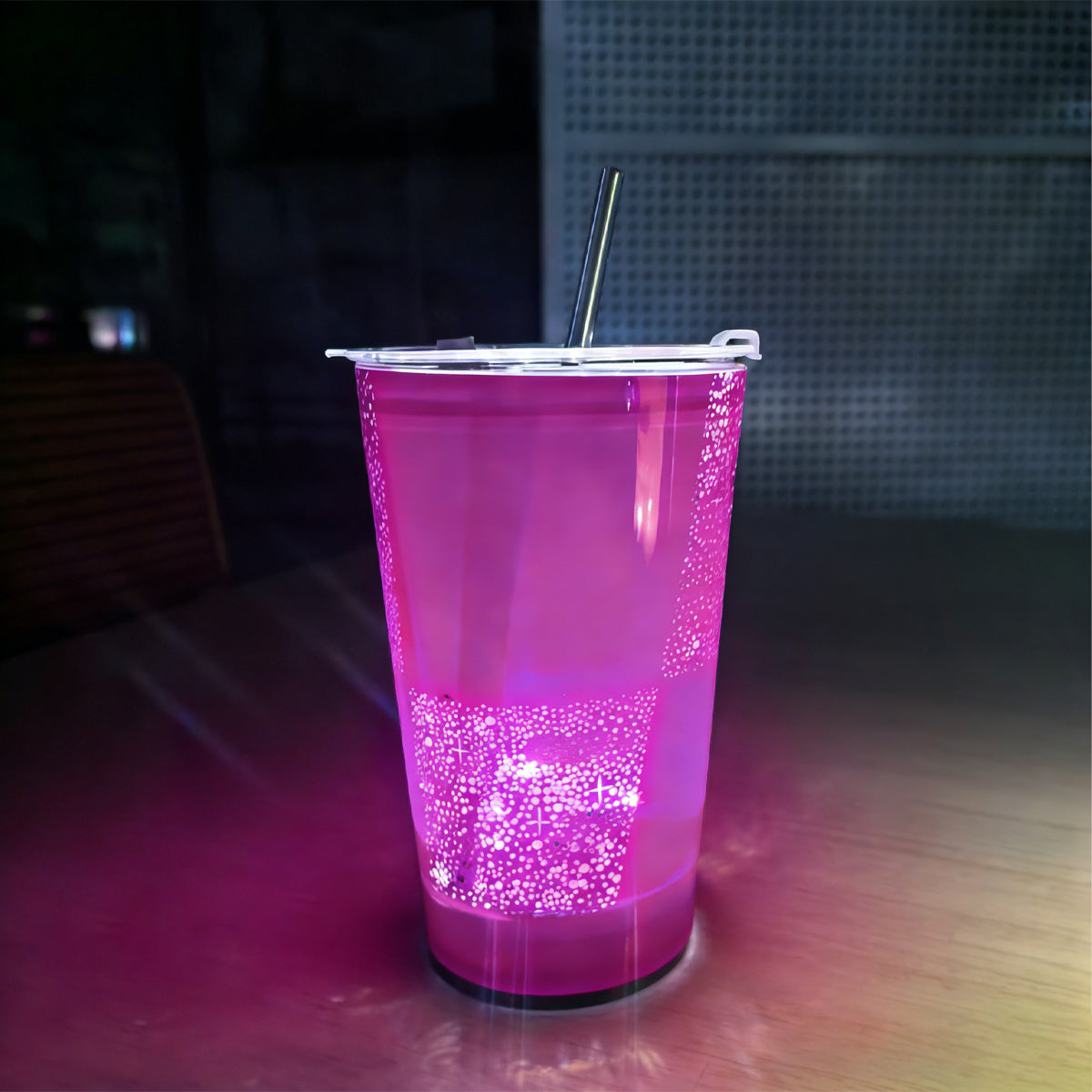 Leuchtender Trinkbecher mit Strohhalm – Für Partys, Bars & Veranstaltungen 🥤✨