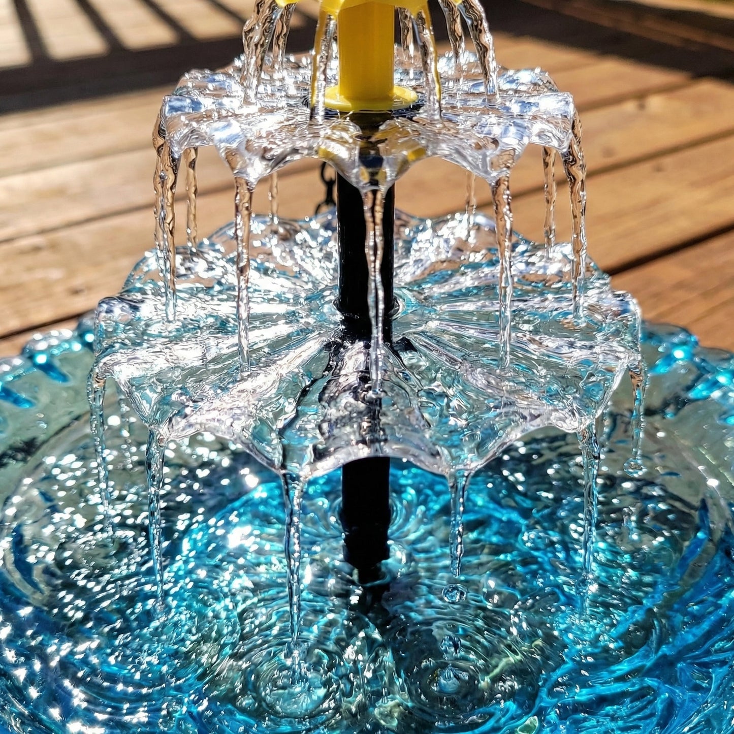 🔥🔥Neujahrsangebot: 70 % Rabatt – Solarbetriebener Hängebrunnen im Wasserfall-Design für Vögel