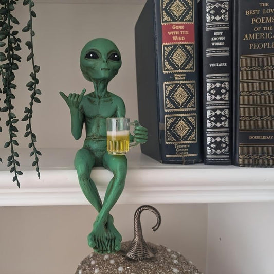 Biertrinkende Statue im Alien-Design, 1 Box, lustige und humorvolle Weltraum-Raumdekoration, Alien-Figur mit Bierkrug, dekorative Figuren, ideales Geschenk für Science-Fiction-Fans