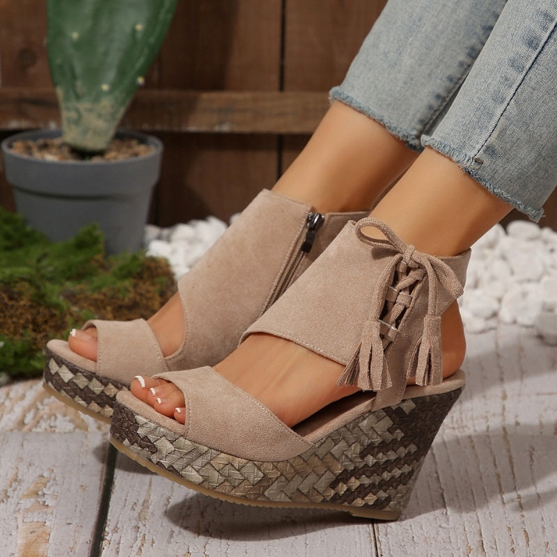 Damen-Sandalen mit offener Zehenpartie und Plateau-Keilabsatz und Quaste
