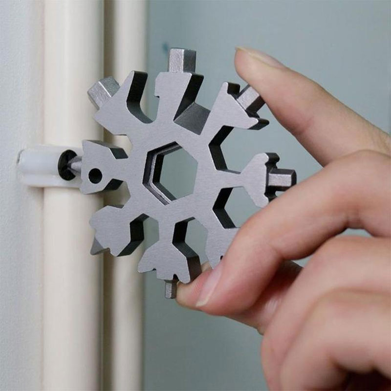 18-in-1-Edelstahl-Schneeflocken-Multitool und Schlüsselanhänger